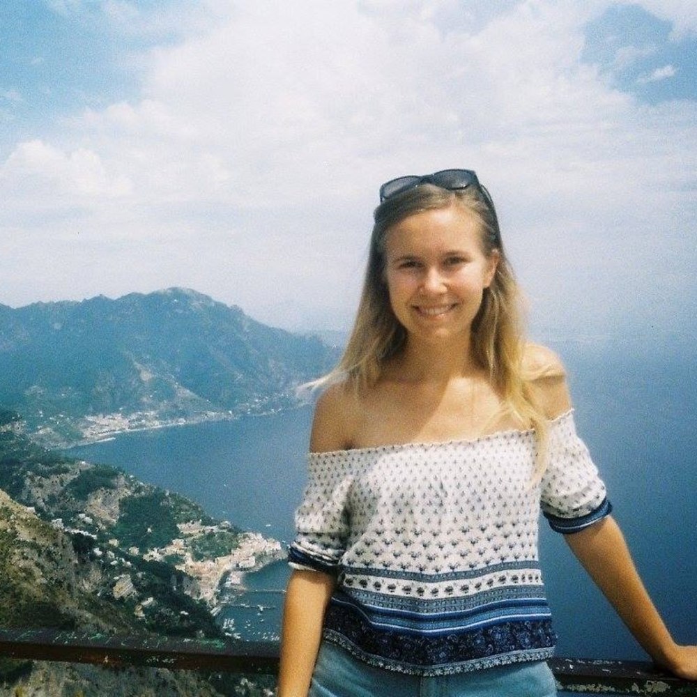 Meet your Posher, Chloe